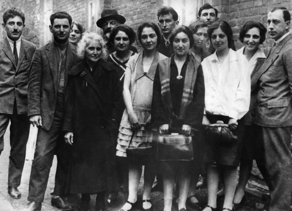 Семейная История